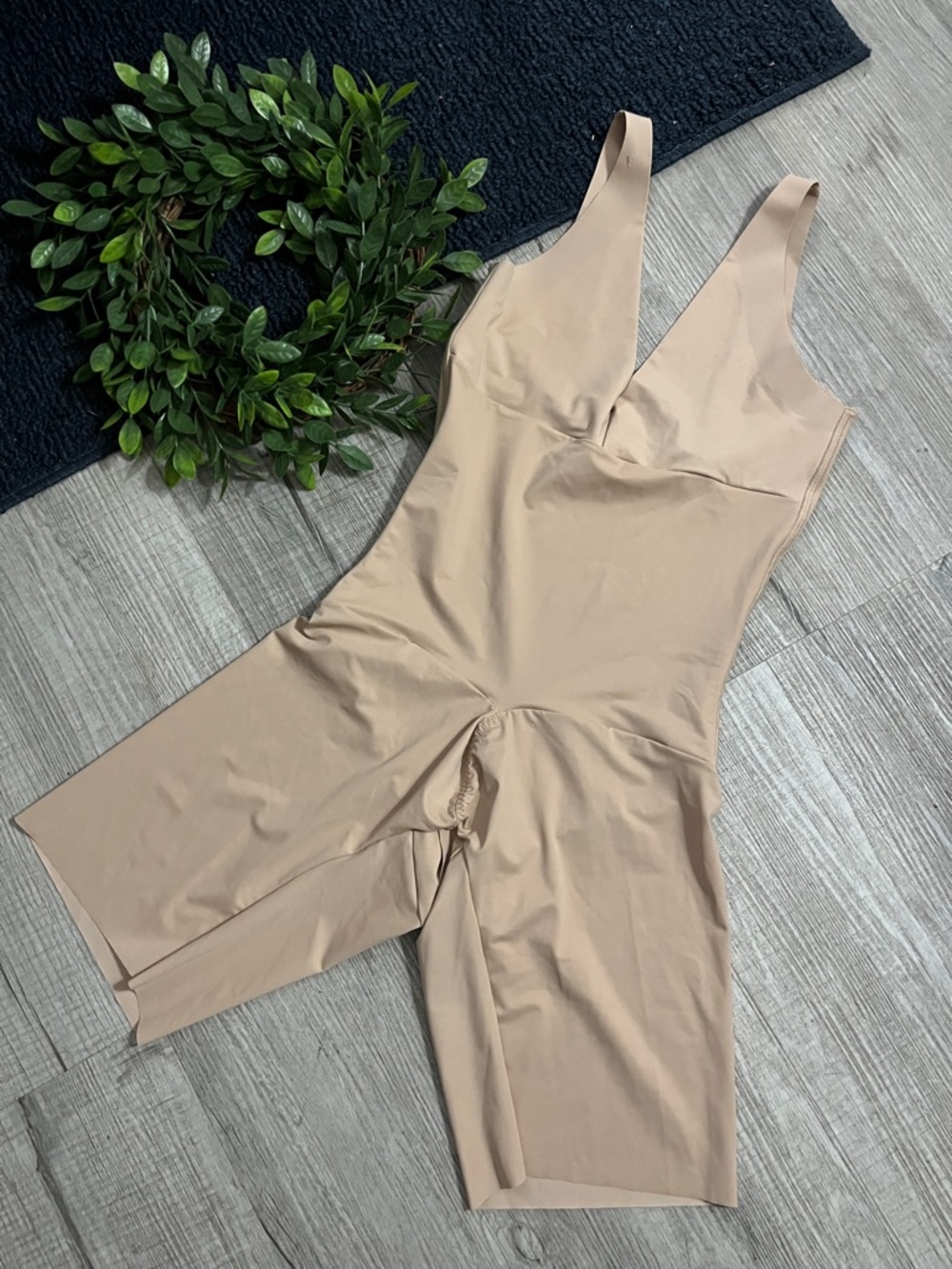 LEONISA UNDETECTABLE STEP-IN MID-THIGH BODY SHAPER - Picture 5 of 9